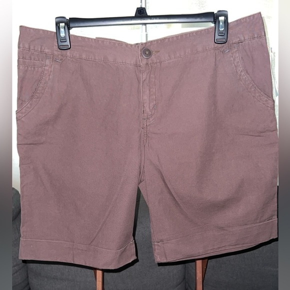 Mossimo Supply Co. Pants - NWT Low Rise Relaxed Fit Short